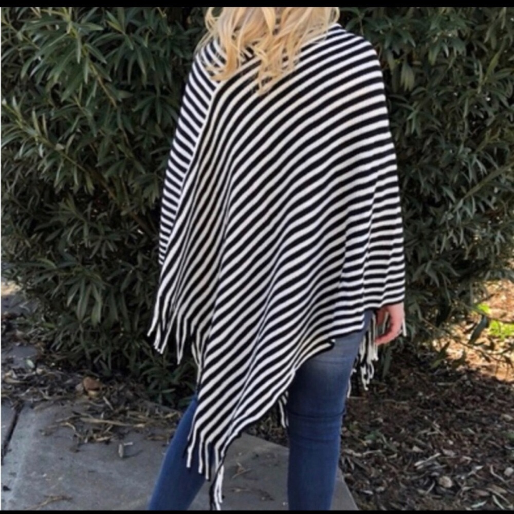 Classic Striped Poncho ⚡️only 1 left ⚡️ - Picture 4 of 4